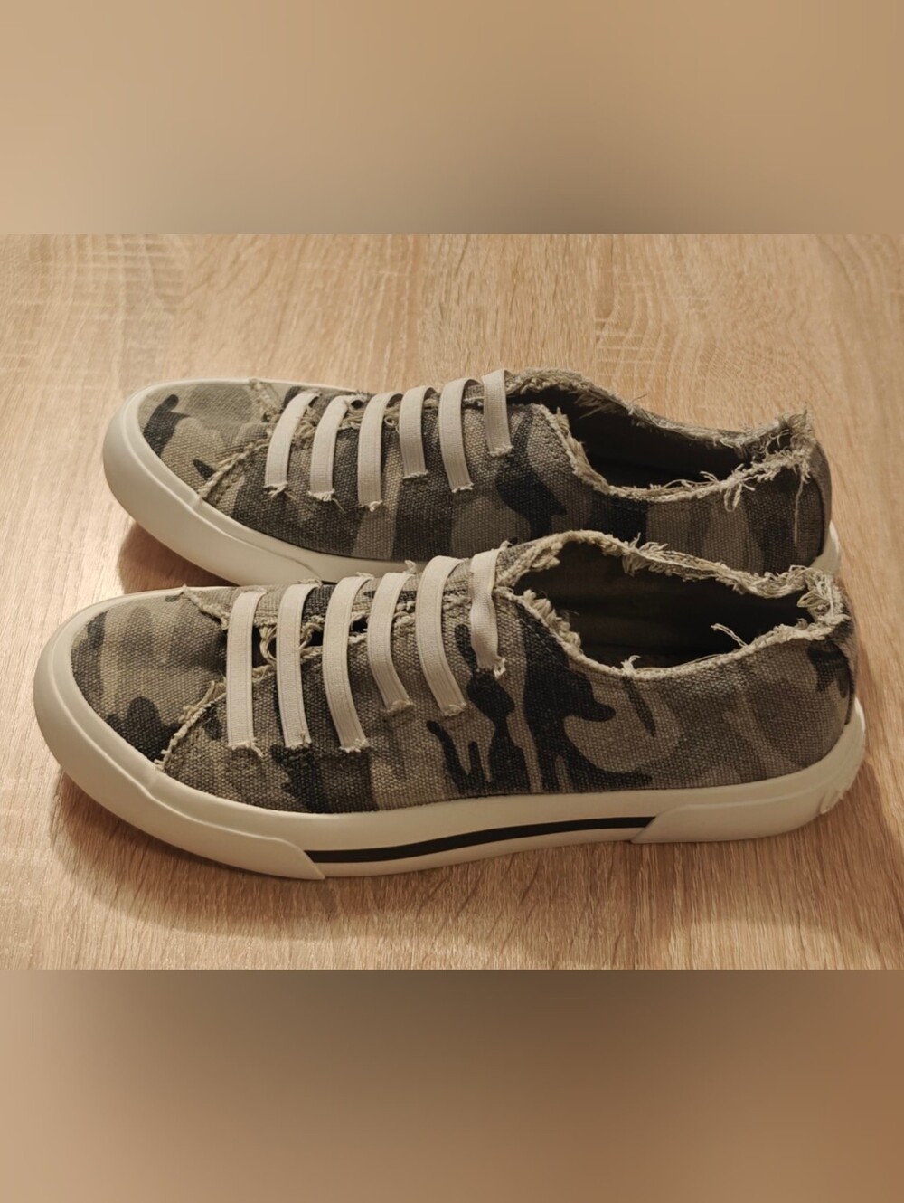 Rocket Dog Women’s 6.5 Camo Sneakers Slip On Casual Shoes